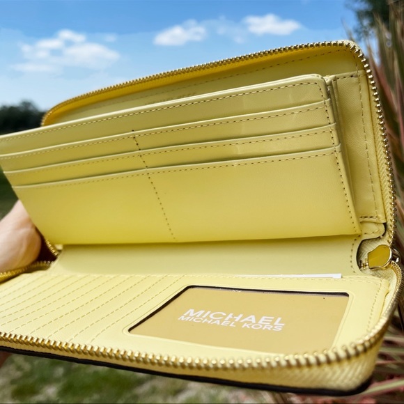 Michael Kors Jet Set Continental Large Wristlet Pebbled Leather Buttercup Yellow - Picture 3 of 5